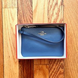Coach Teal Leather Wristlet, New With Tags in original box!!